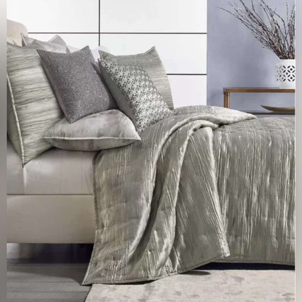 Hotel Collection Iridescence Quilted Coverlet Full/Queen $420 NEW